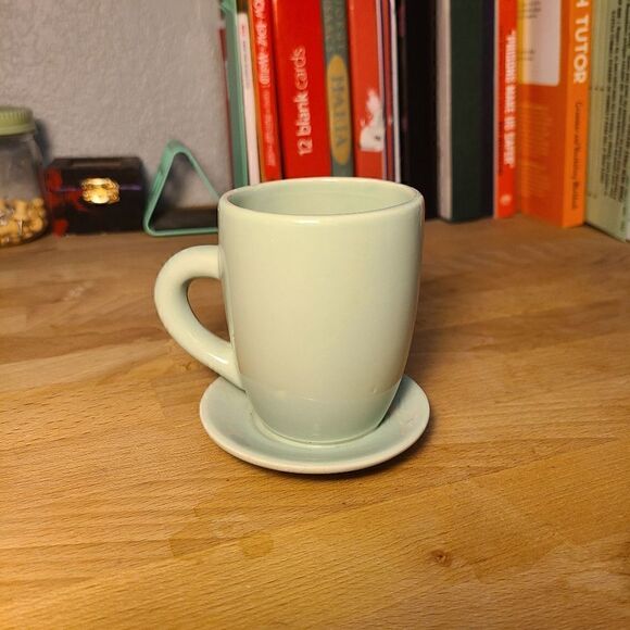 Cup and Saucer mini planter - Picture 2 of 6